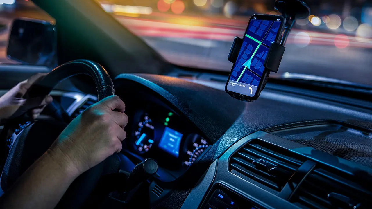 A late-night experience of an Uber passenger emphasizes safety advice for ride-hailing.