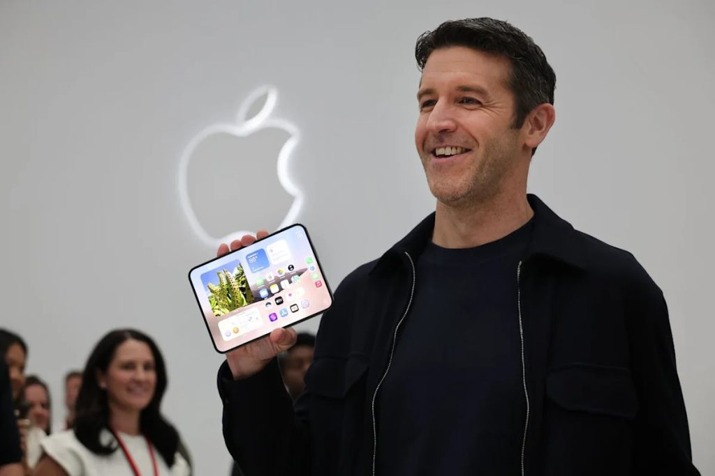 AAPL Stock Rises Due to High Demand Leading to December Deliveries for iPhone Duo