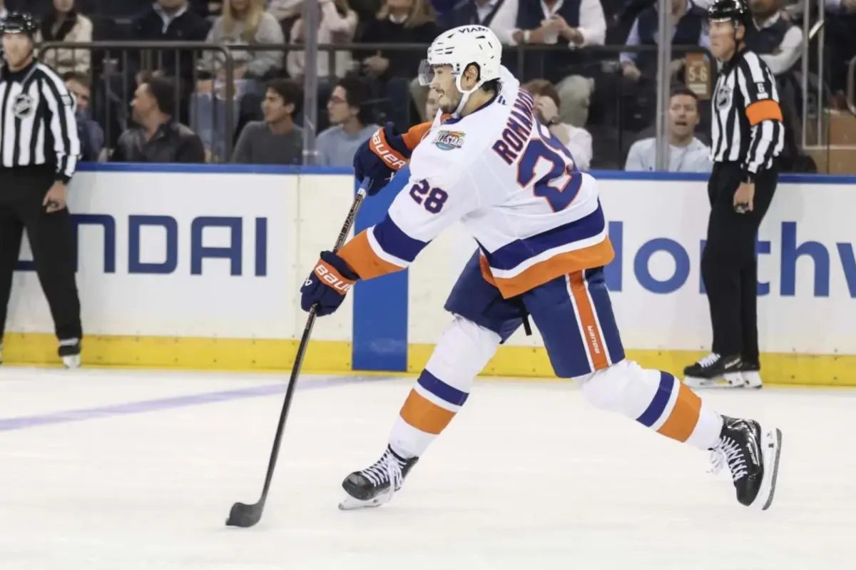 Alexander Romanov leaves game after sustaining an apparent injury