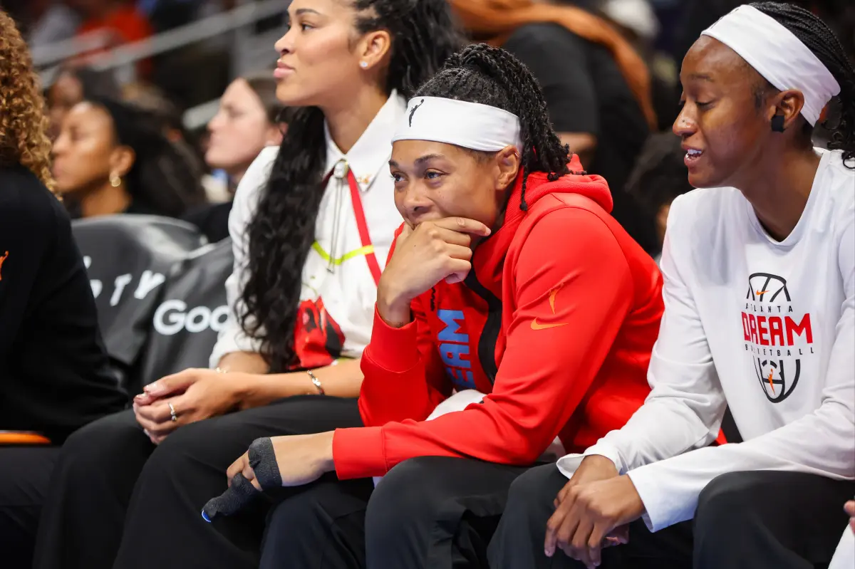 Allisha Gray hurts her fingers against Liberty while Dream waits for playoff status