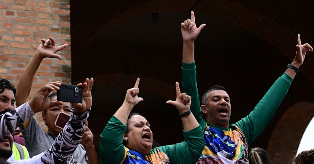 Brazil: Supporters of Lula da Silva Damage S&atilde;o Paulo Train Stations and Burn U.S. Flag
