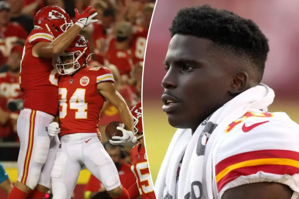 Chiefs come together with receiver Justin Watson amid ongoing Tyreek Hill speculation