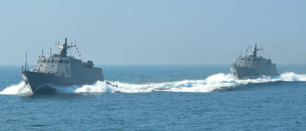 China Deploys Navy in Response to US Warship Amid New Maritime Tension Near Taiwan
