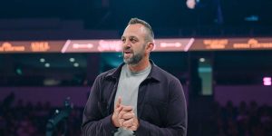 Costi Hinn achieves a milestone at Share the Arrows, encourages wives to be 'crowns'