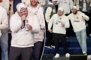 Daniel Vogelbach performs 'Stacy's Mom' at the Brewers World Series parade