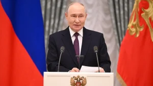 Death from pneumonic plague in Siberia increases challenges for Putin, according to CIA officer.