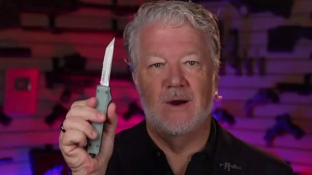 Decisions on switchblade knives related to the Second Amendment influence AR-15 gun case