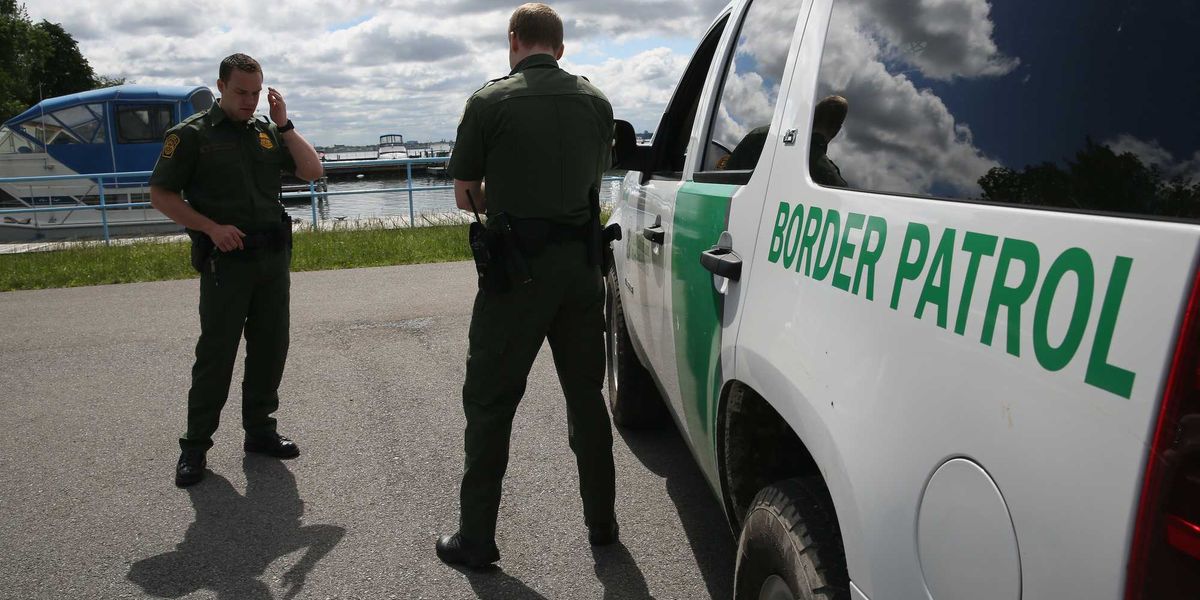Demonstrators assist 2 migrants in fleeing from Border Patrol after a lengthy standoff atop a roof in New York