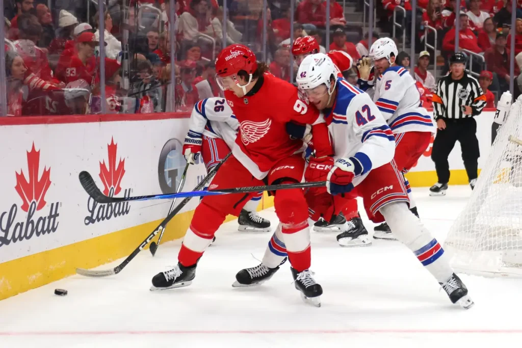 Disappointed Red Wings fans in Detroit only help Rangers in away victory