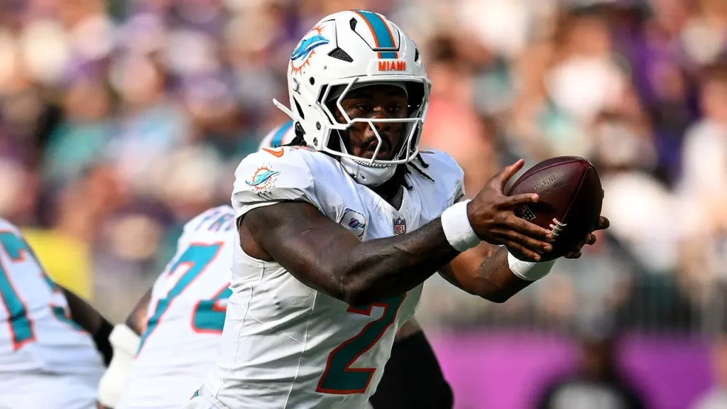 Dolphins break their long losing streak by defeating the equally struggling Jets