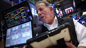 Dow decreases by 400 points as 10-year yield reaches highest point in 24 years: Live updates