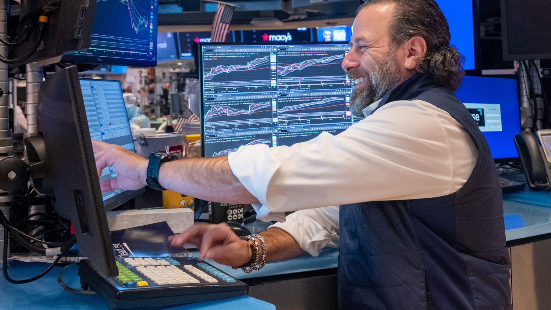 Dow rises by 500 points as strong earnings and declining crude oil fuel recovery: Live updates
