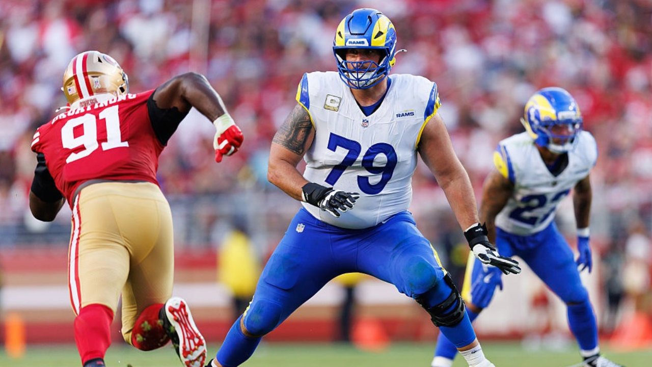 Ex-Los Angeles Rams player Rob Havenstein catches and kills a large bear in Alaska.