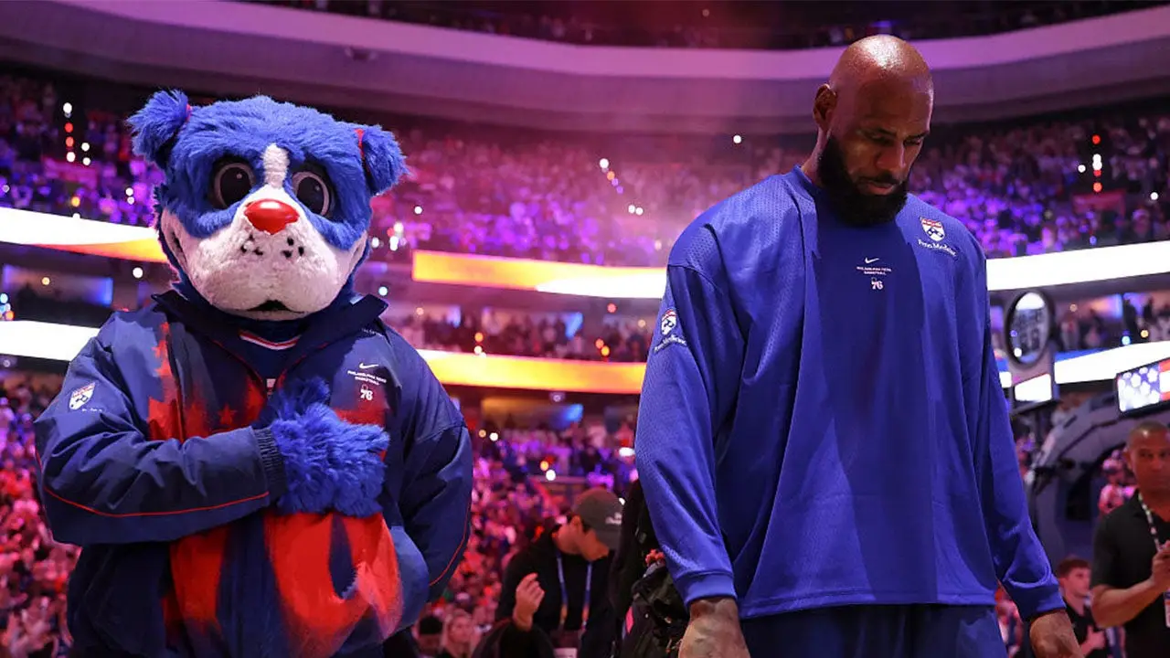 Former NBA player suggests LeBron James should remain still during the national anthem