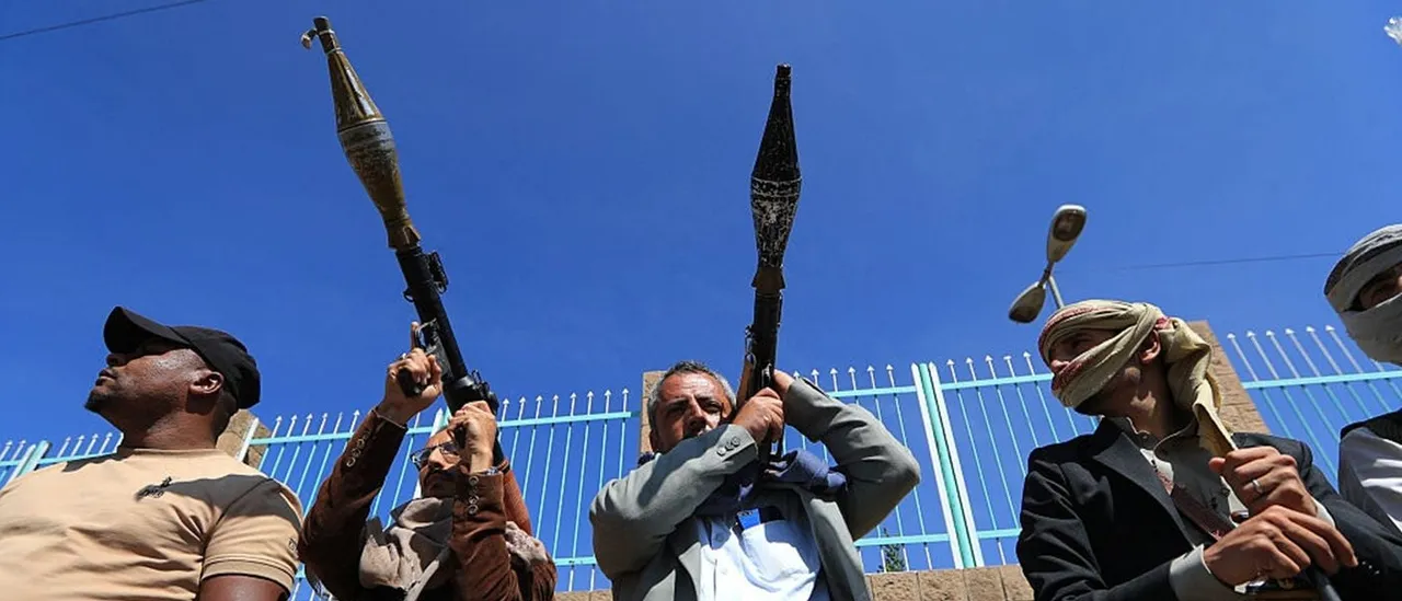 Houthis Fire Missiles at Riyadh International Airport, Causing Explosions in Saudi Capital
