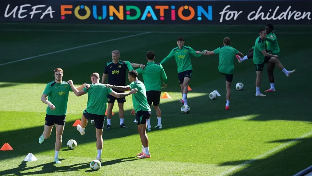 Irish soccer official confronts Israeli journalist ahead of Ireland's Nations League game against Israel