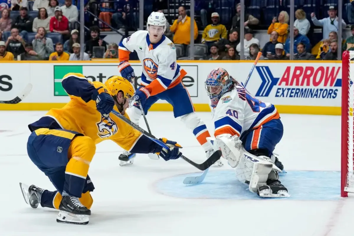 Islanders defeat Predators in a shootout, marking Semyon Varlamov's first win since 2024
