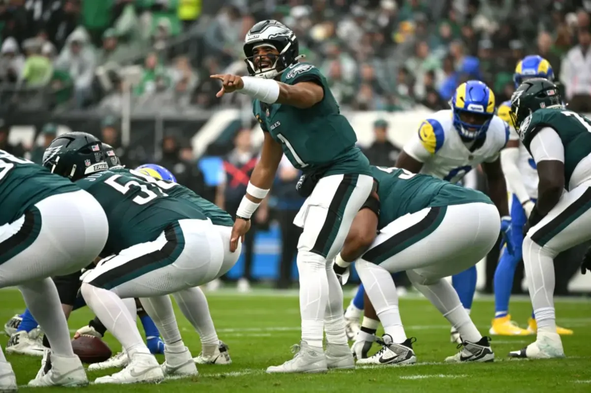 Jalen Hurts was seen using profanity towards Eagles receivers during the game against the Rams.
