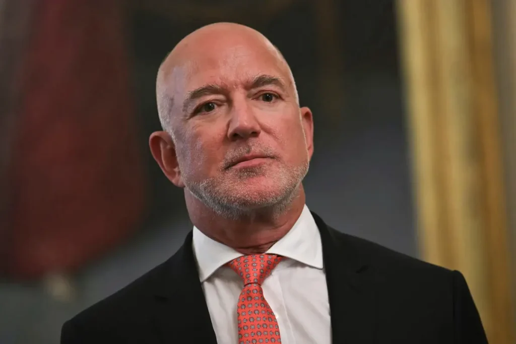 Jeff Bezos shares his AI vision that may change the American workweek.