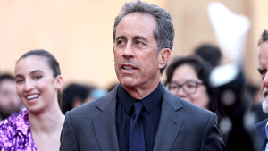 Jerry Seinfeld pokes fun at pro-Palestinian demonstrators at the Chicago Theatre