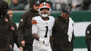 Jets player makes hard tackle on Browns rookie receiver, forcing him to leave the game.