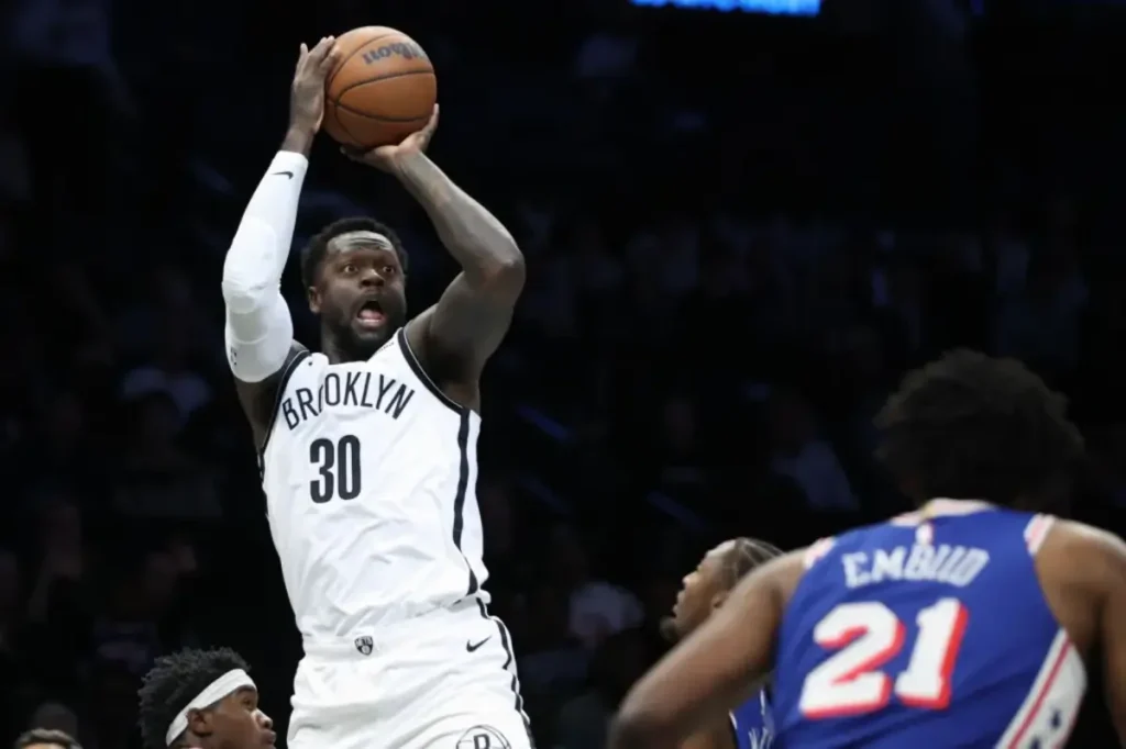 Julius Randle sets a strong example in the Nets' preseason victory against the 76ers