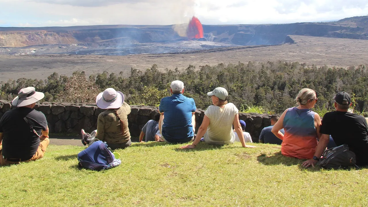 Kīlauea volcano on high alert as officials monitor for lava fountains