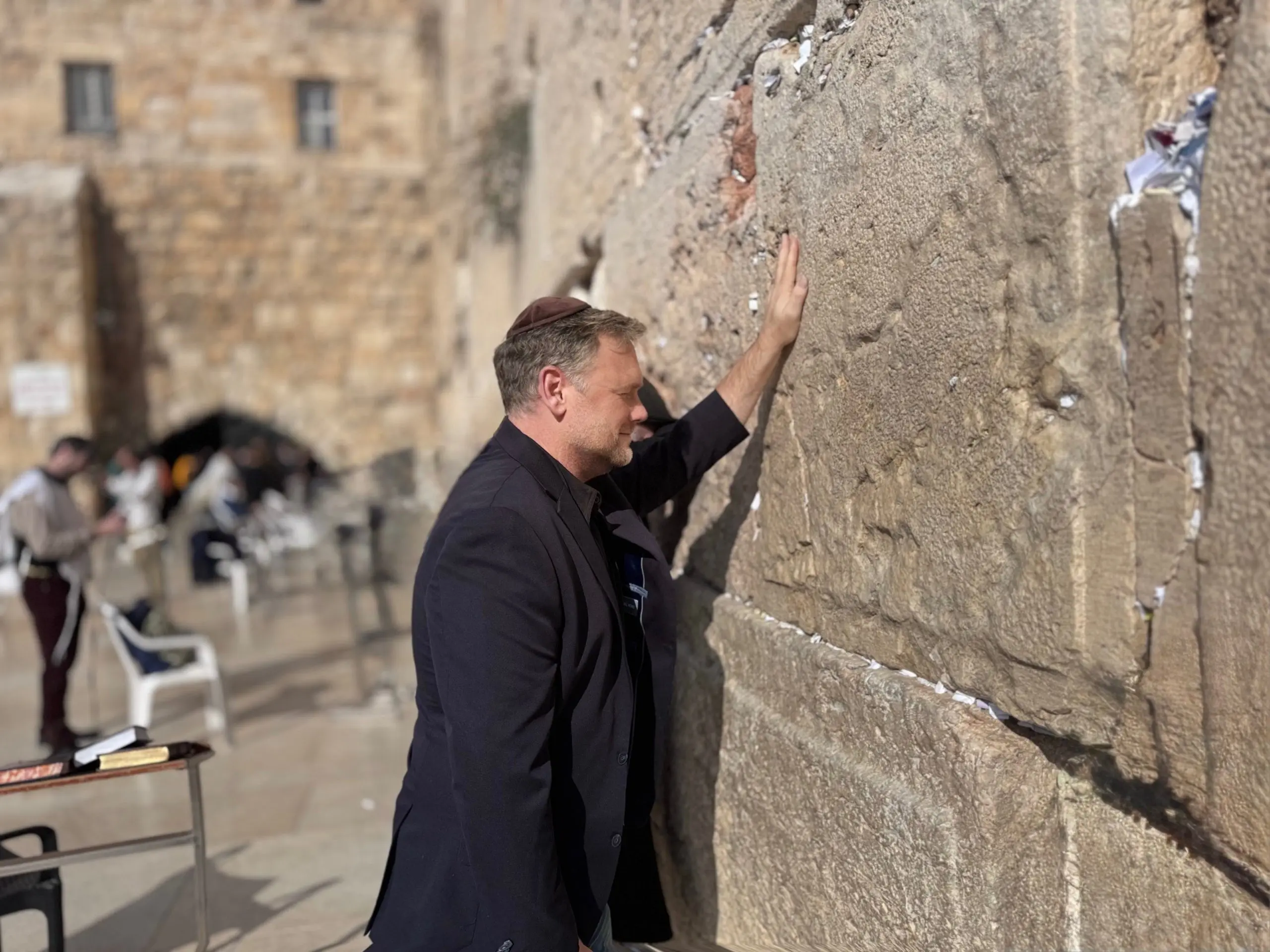 Kim Lifschitz alleged to have ridiculed Jewish trustee's visit to the Western Wall