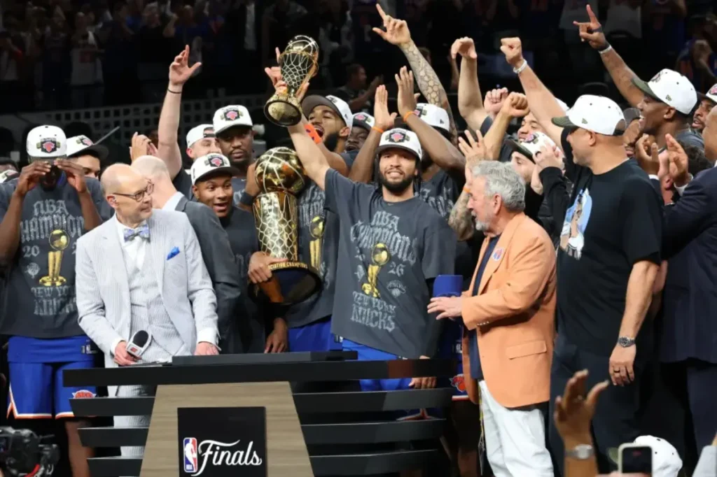Knicks face many skeptics, according to NBA survey.