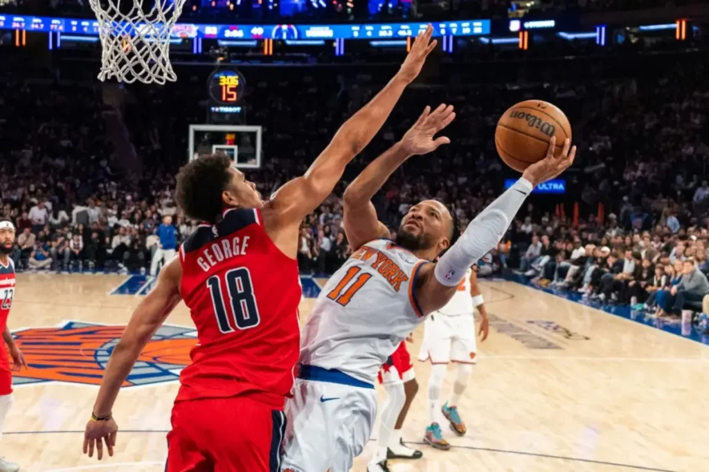 Knicks starting players perform well after Mike Brown plays them for longer periods.