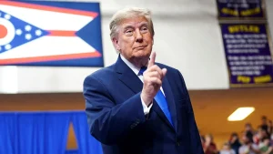 Latino voters are leaning towards Democrats before the midterm elections, according to a poll.