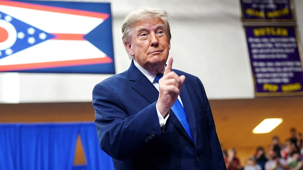 Latino voters are leaning towards Democrats before the midterm elections, according to a poll.