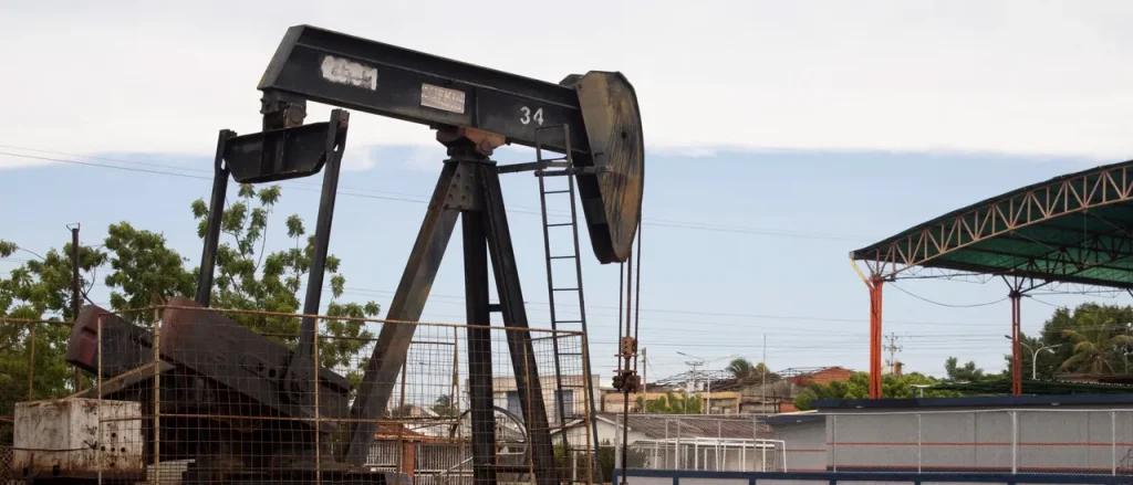 Leading Senate Democrats Question the Legality of the Pentagon's Proposed Involvement in Venezuela's Oil Industry