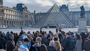 Louvre in Paris shuts down due to violent protesters blocking museum entrances
