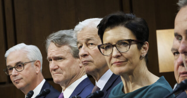 Major Banks Stop Supporting Conservatives and Christian Organizations, According to OCC Investigation