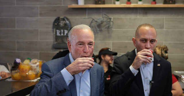 Miami Bakeries of Cuban Heritage Criticize Socialism After Reaction to Hakeem Jeffries' Visit