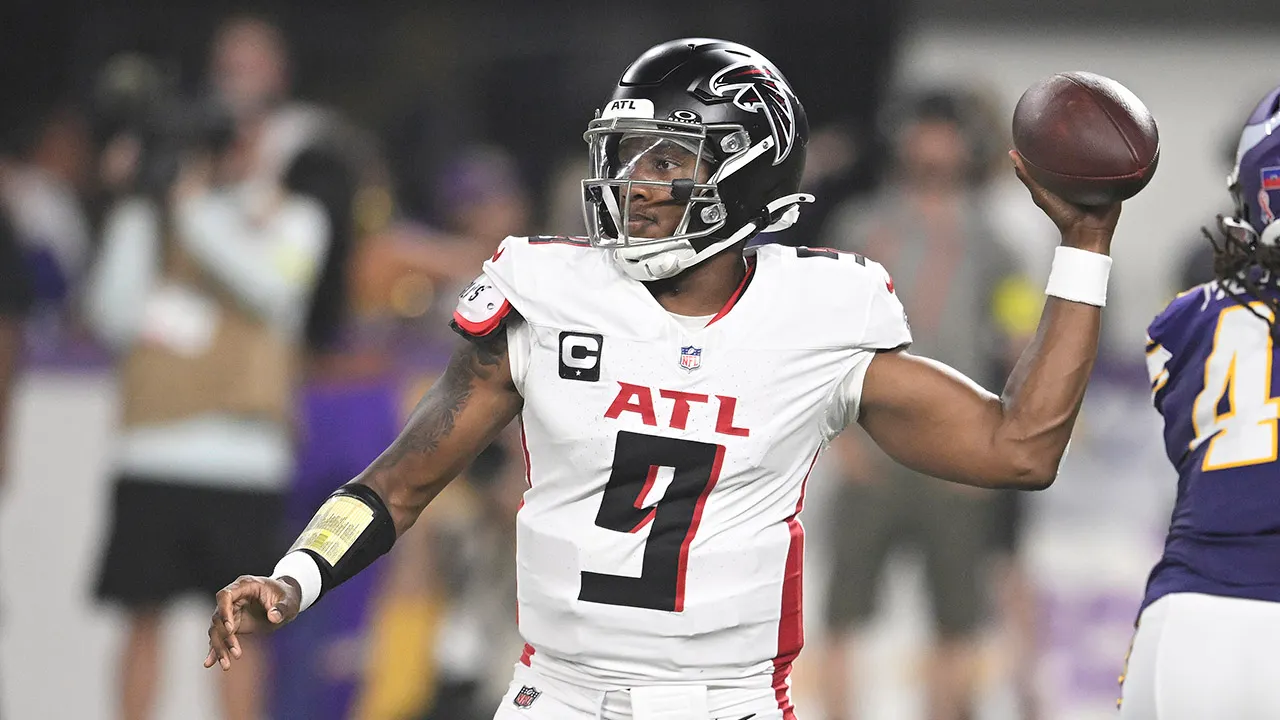 Michael Penix of the Falcons is ready to play against the Bears after a rib injury, while the situation with Caleb Williams is still uncertain.