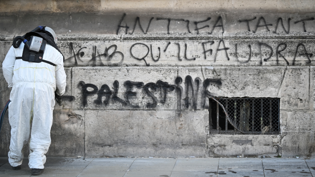 Newsletter on Antisemitism Reveals: French Jews driven into hiding as rioters create chaos in the streets