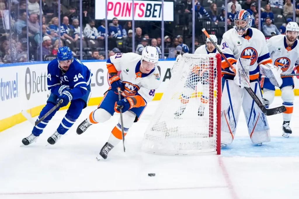 Ondrej Palat demonstrates he has more to offer Islanders, even without scoring a point