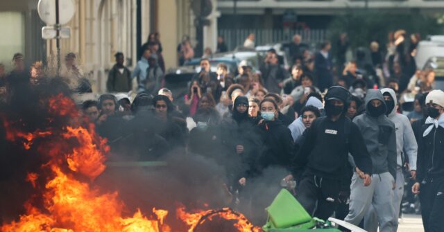 Paris Police: Far-Left Mélenchon Party Influencing Youth Riots in France