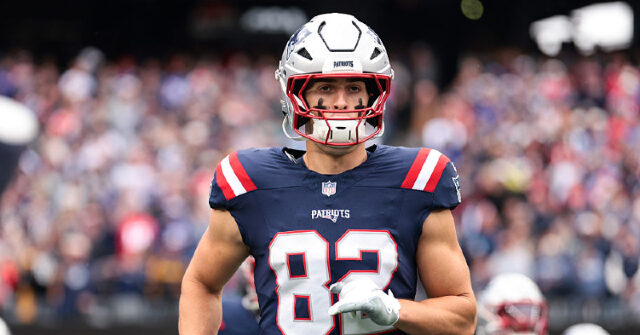 Patriots player Eli Raridon's baby son passes away during birth: 'Devastated'