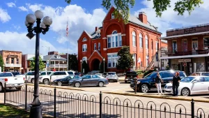 Police say suspected Oxford overdose is unrelated to Ole Miss student fatalities.