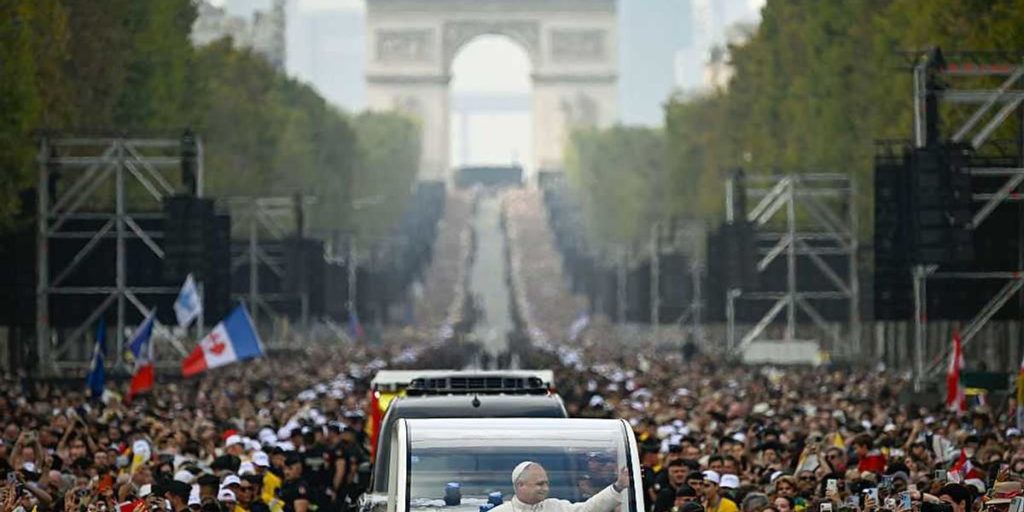Progressives and Muslims worry about the resurgence of Catholicism in France: 'My instinct is to pull back'