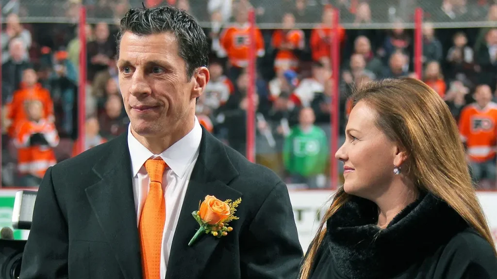 Reporter shares her 'small crush' on married Hurricanes coach Rod Brind’Amour, mentions she's 'waiting in the wings'
