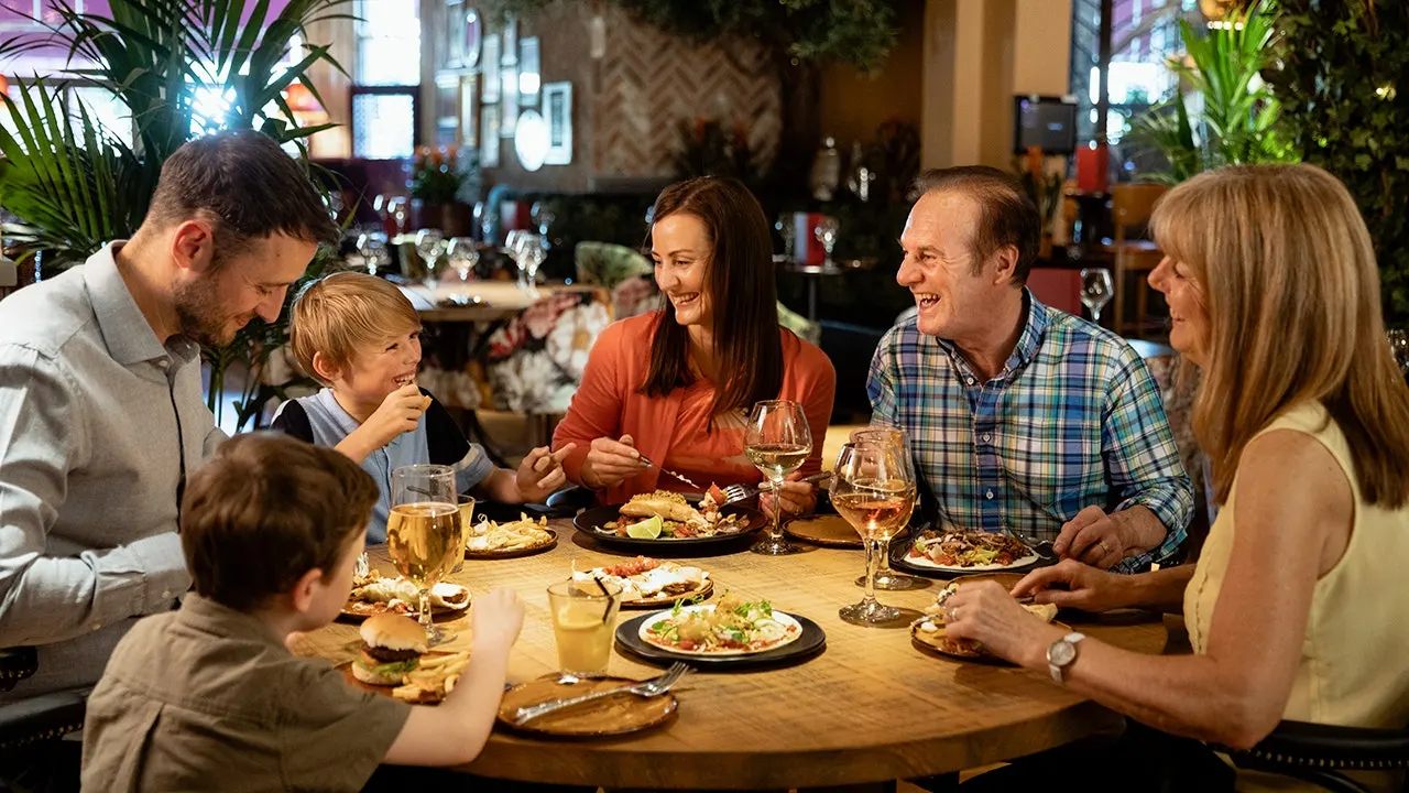Research shows that dining with loved ones lowers blood sugar spikes after meals