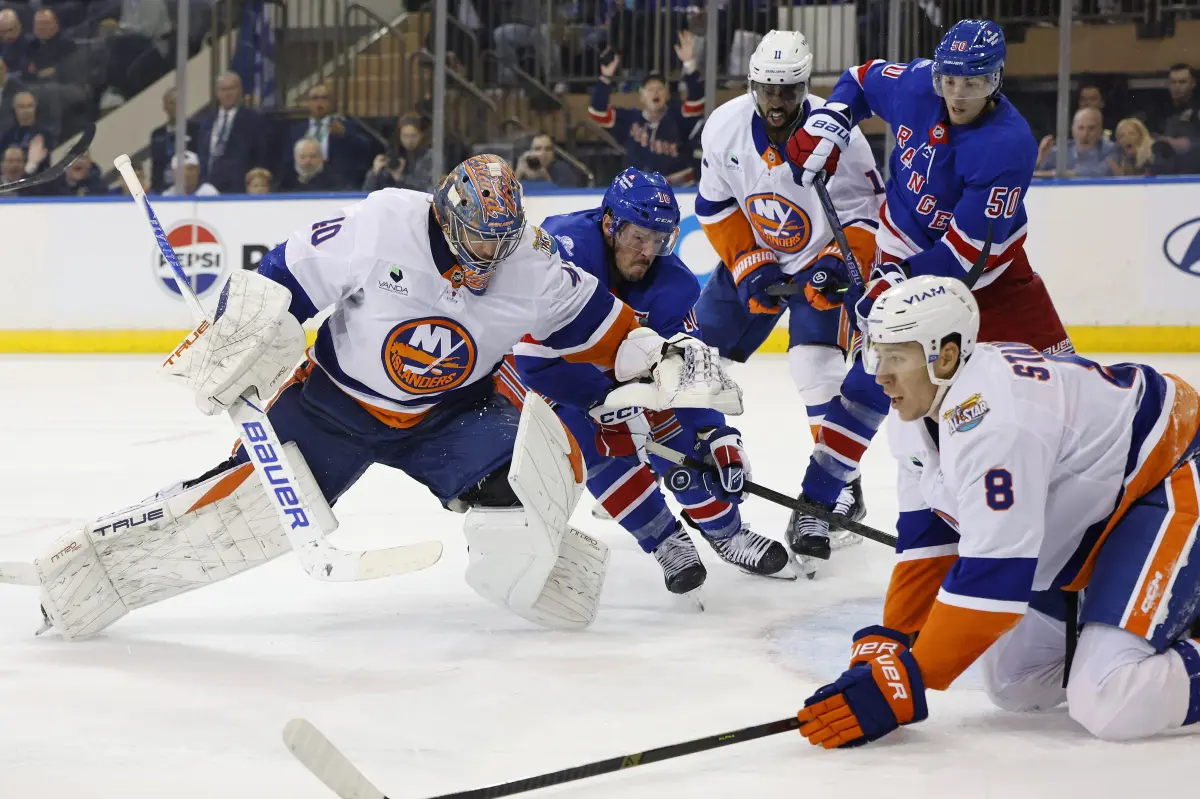 Semyon Varlamov returns to the Islanders after a 676-day absence