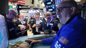 S&P 500 futures show minimal movement as the index approaches a down week: Live updates