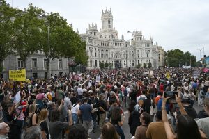 Spain: Before the quick election, government approves 21 urgent housing measures during countrywide protests