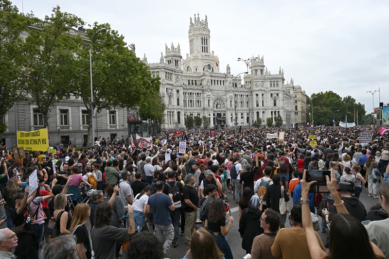Spain: Before the quick election, government approves 21 urgent housing measures during countrywide protests