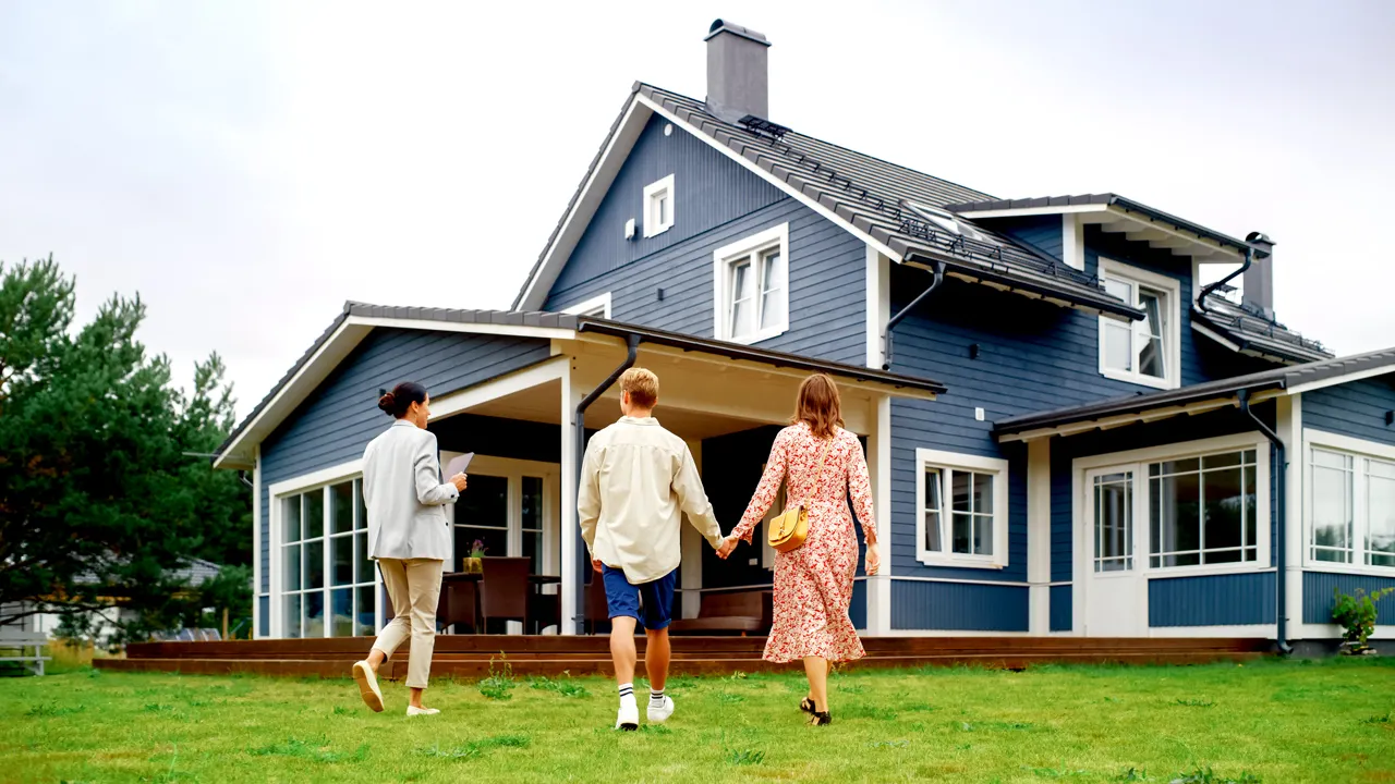 Starter home prices reach $340K as supply decreases, report reveals